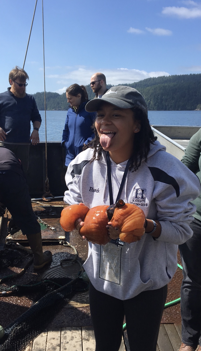 Jaida with an anemone